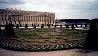 Front view with gardens. Source=http://www.dynasty.net/users/jmoats/versailles/Front view